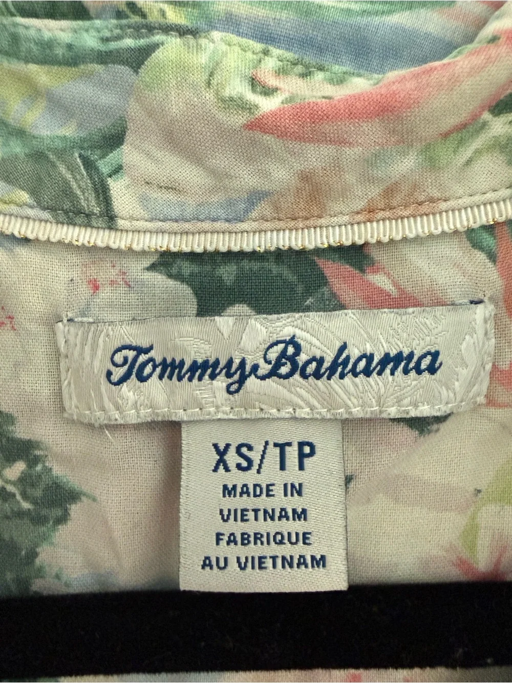 Tommy Bahama Women’s Short-Sleeve Floral Camp Shirt - Pastel Hawaiian - Picture 4 of 5